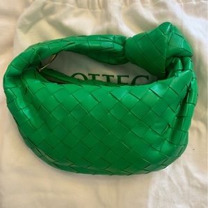 *Trade* Mini Jodie in parakeet- like new